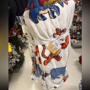 Disney Winnie the Pooh Throw Blanket Set - NWT!!